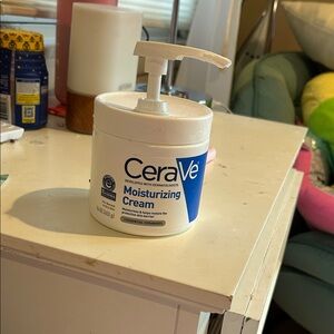 CeraVe Moisturizing Cream Pump Jar — Hydrating White Body Cream